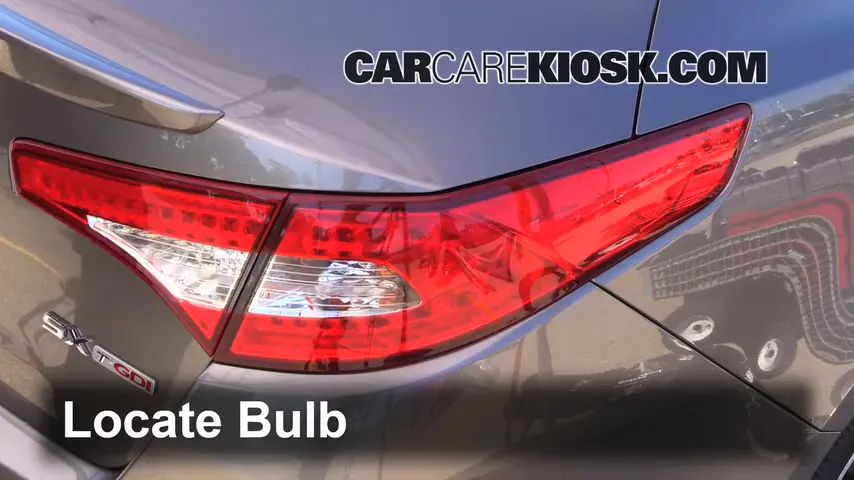 2011 Kia Optima SX 2.0L 4 Cyl. Turbo Éclairage Feu clignotant arrière (remplacer l'ampoule)